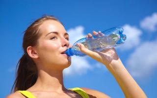 วันอดอาหารบนน้ำ: ประเภท, ประโยชน์, อันตราย, กฎ วิธีจัดวันอดอาหารบนน้ำอย่างเหมาะสม